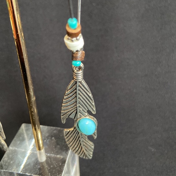 NWOT BOHO Hanging Earring with matching Stud earring - Picture 4 of 5